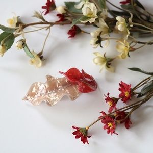 NWOT Acrylic Rhinestone Hair Leaf Clip- Rose Pink